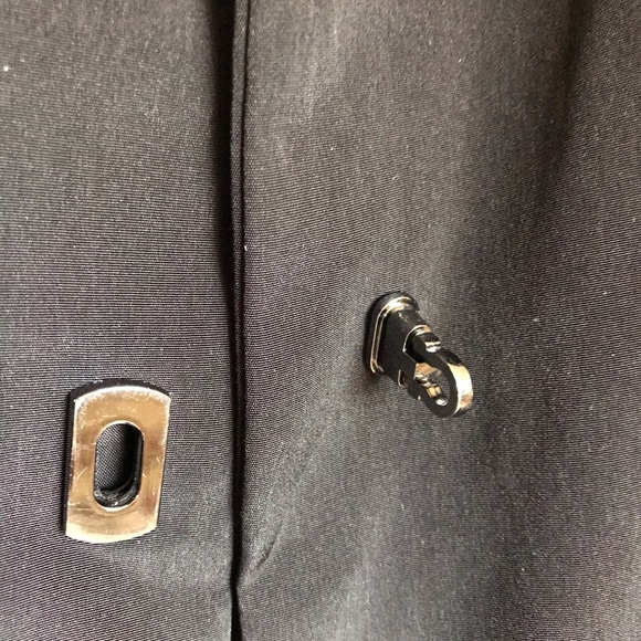 Anne Klein black raincoat, size Large - Picture 4 of 6